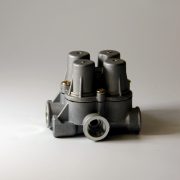ae4404-multi-circuit-protection-valve-1